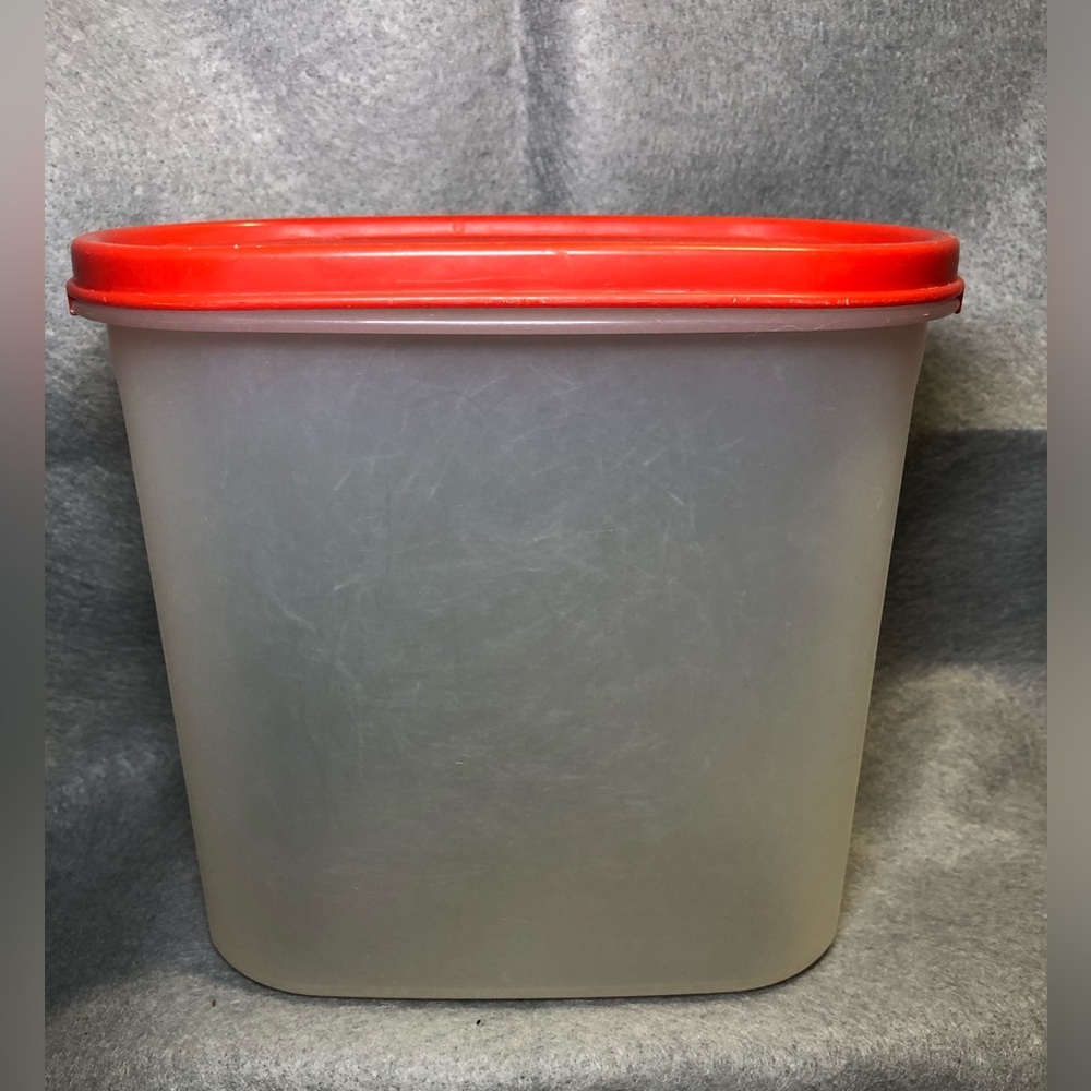 TUPPERWARE TALL MODULAR MATE OVAL CONTAINER #3, 7 1/4 CUP, 1.7 LITRES, RED LID